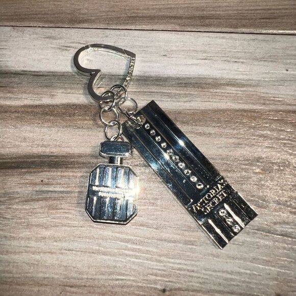Victoria's Secret keychain & Charms-Silver-Heart Bombshell Perfume Bottle & Tag - Picture 1 of 6
